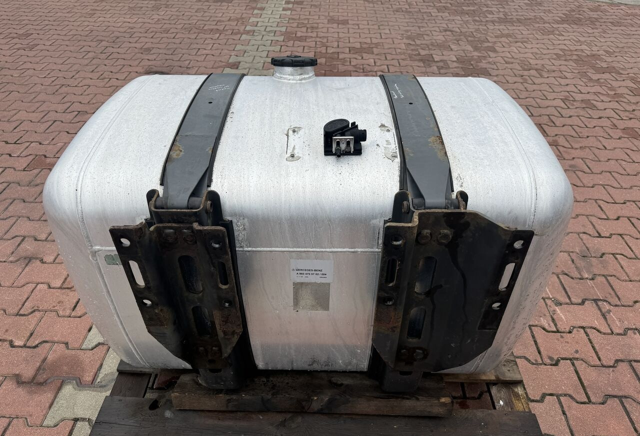 Mercedes-Benz ACTROS MP 430L Mercedes-Benz ACTROS MP 4 truck - Degalų bakas - Sunkvežimis: foto 3 Mercedes-Benz ACTROS MP 430L Mercedes-Benz ACTROS MP 4 truck - Degalų bakas - Sunkvežimis: foto 3