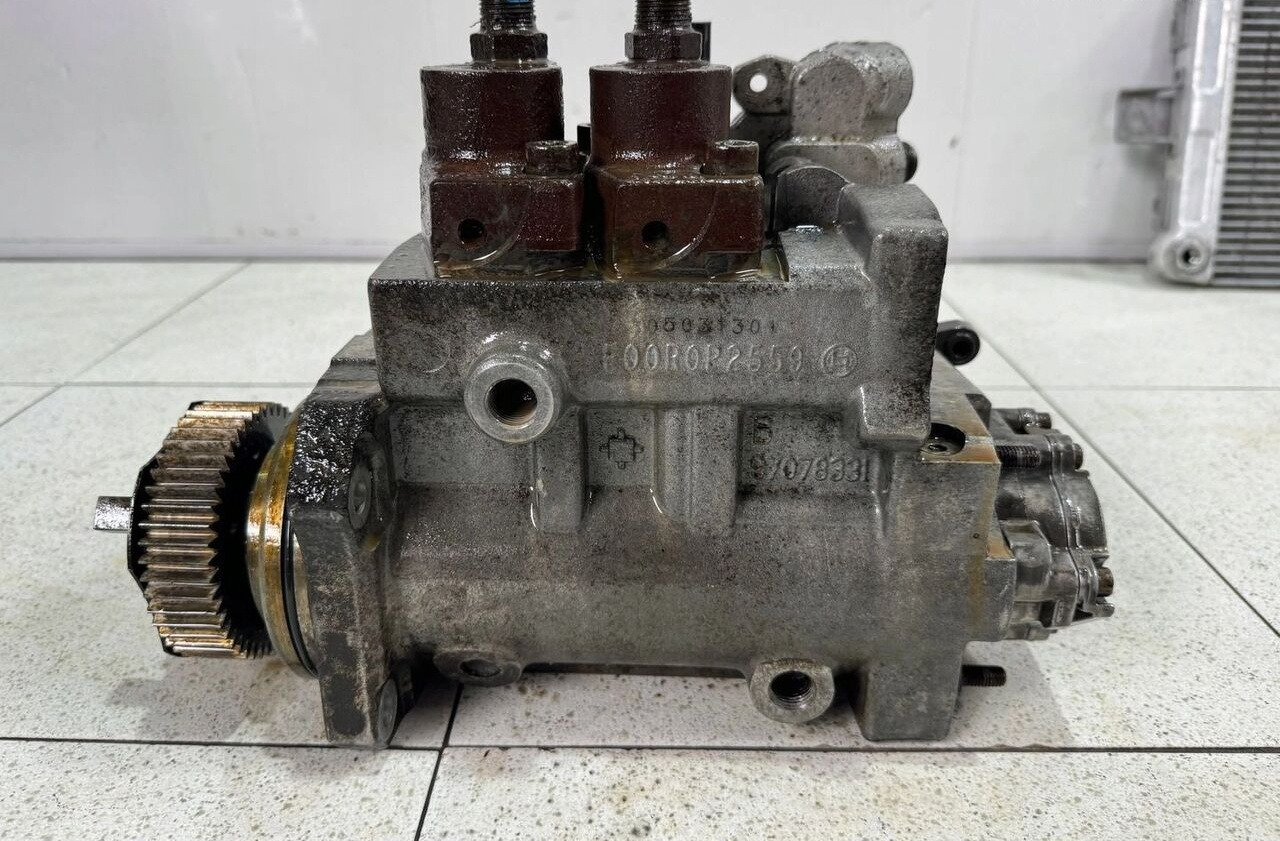 Mercedes-Benz Actros MP 4 A4700900850 truck - Kuro siurblys - Sunkvežimis: foto 2 Mercedes-Benz Actros MP 4 A4700900850 truck - Kuro siurblys - Sunkvežimis: foto 2