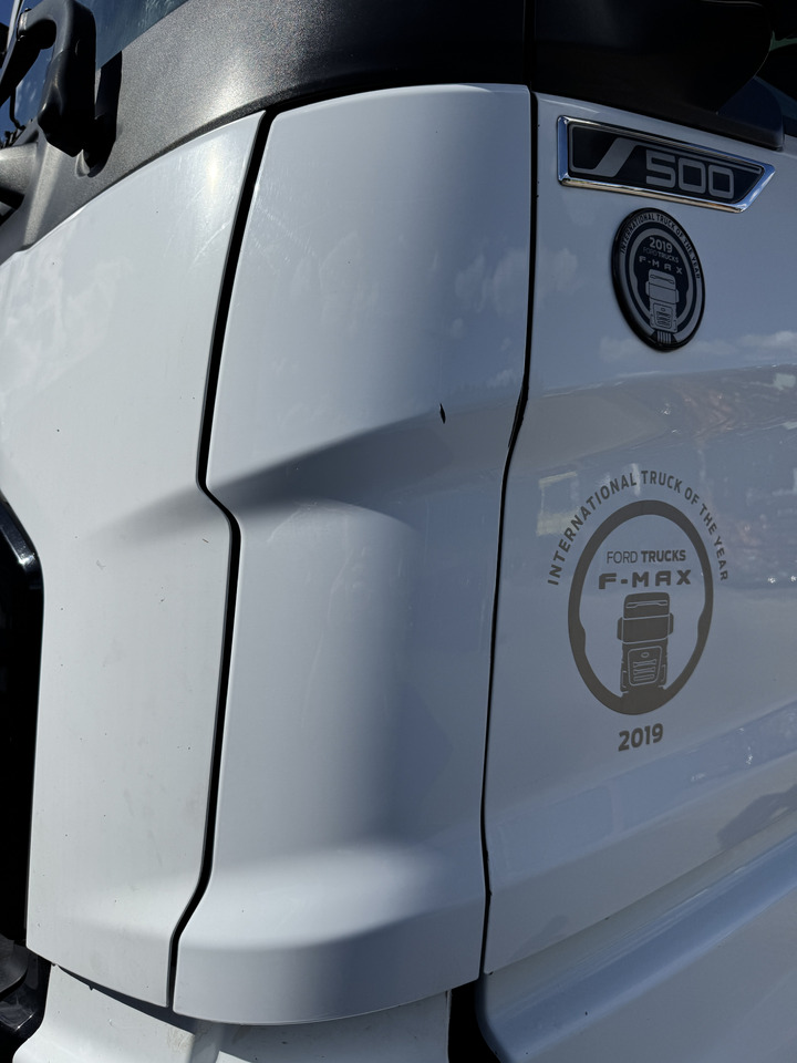 Ford F-Max - Bamperis kampas: foto 1 Ford F-Max - Bamperis kampas: foto 1