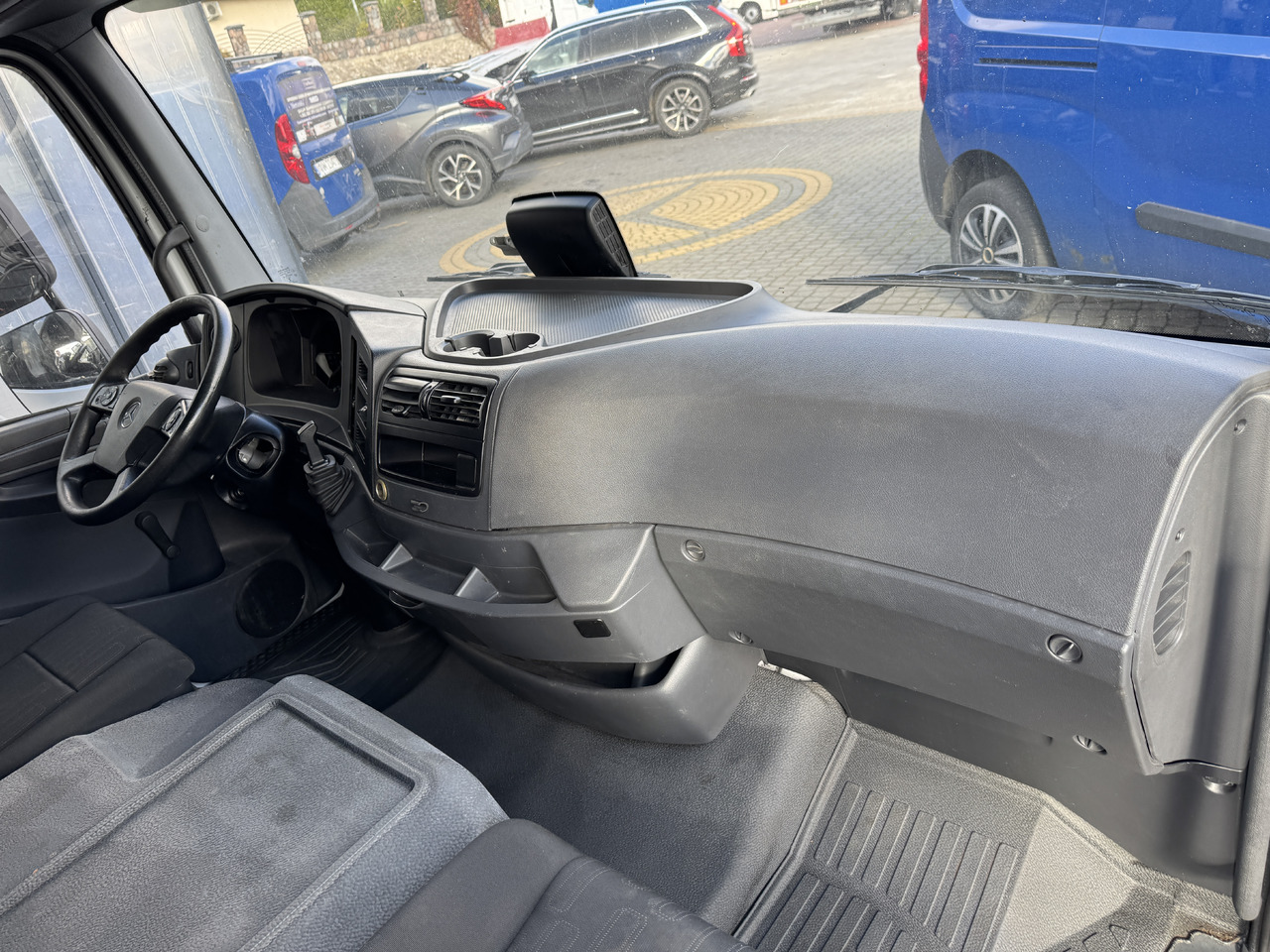 Mercedes Atego Axor - Kabina ir interjeras: foto 3 Mercedes Atego Axor - Kabina ir interjeras: foto 3