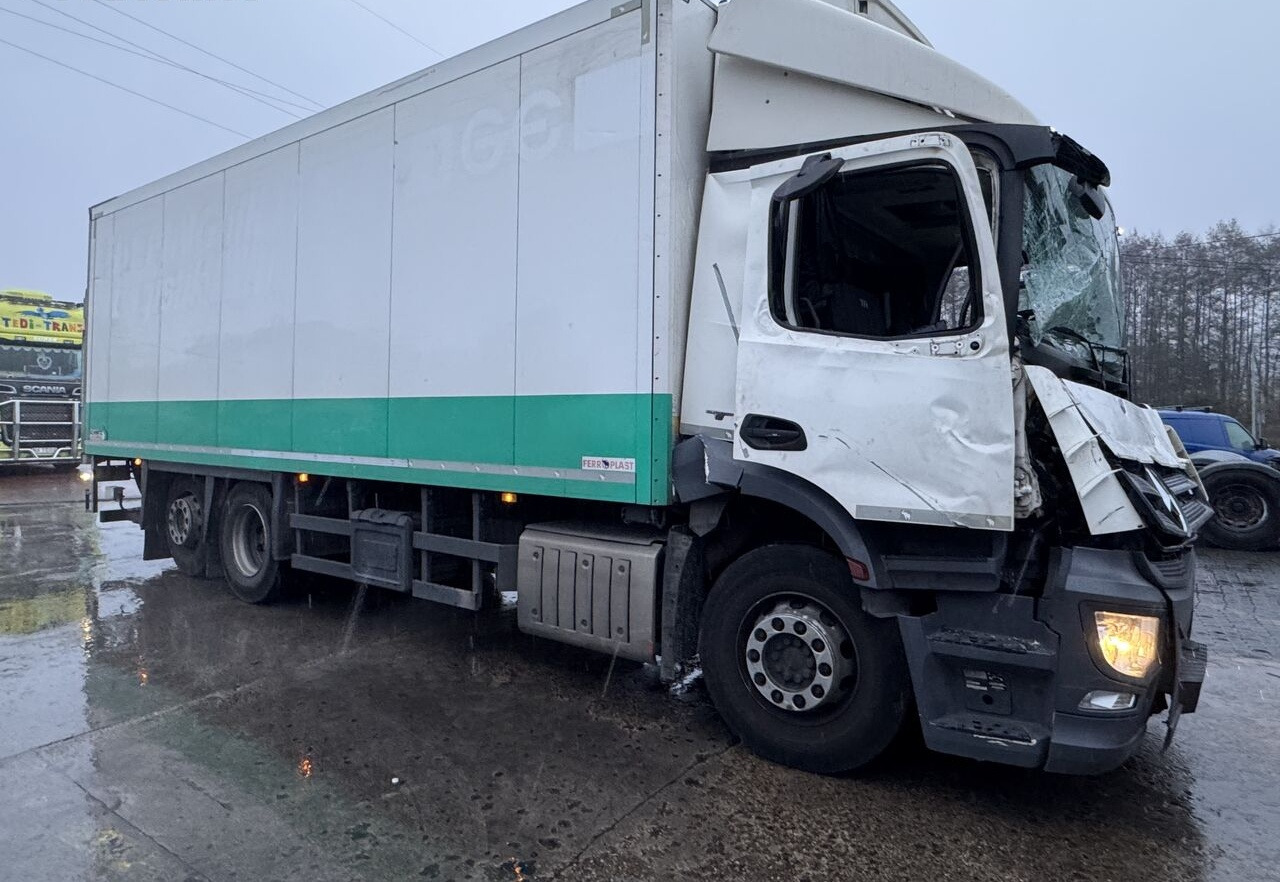 Zabudowa Kontener Chłodnia Schmitz Mercedes Iveco Man Volvo Schmitz Cargobull Mercedes-Benz Antos - Kėbulas ir išorė - Sunkvežimis: foto 1 Zabudowa Kontener Chłodnia Schmitz Mercedes Iveco Man Volvo Schmitz Cargobull Mercedes-Benz Antos - Kėbulas ir išorė - Sunkvežimis: foto 1