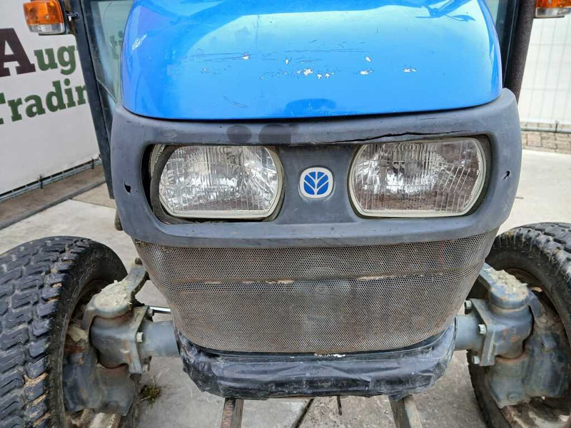 New Holland TC 27 - Traktorius: foto 5 New Holland TC 27 - Traktorius: foto 5