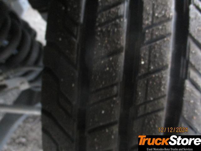 FUSO Canter 3C15 - Furgonas su krovinių dėže: foto 5 FUSO Canter 3C15 - Furgonas su krovinių dėže: foto 5