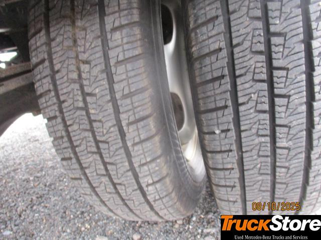 FUSO Canter 3C15 - Furgonas su krovinių dėže: foto 2 FUSO Canter 3C15 - Furgonas su krovinių dėže: foto 2