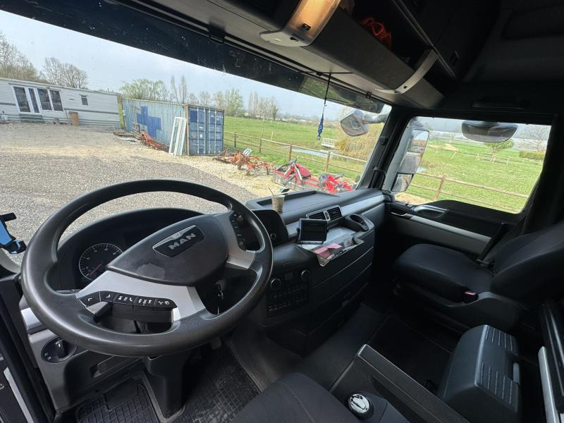Interior photo 1: Vilkikas MAN TGX 18.480