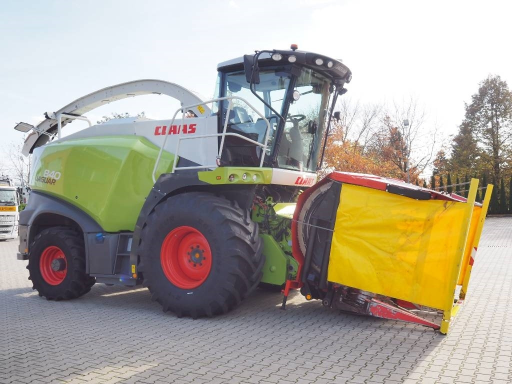 Claas Jaguar 840 4x4 + Kemper 445 - Pašarų kombainas: foto 4 Claas Jaguar 840 4x4 + Kemper 445 - Pašarų kombainas: foto 4