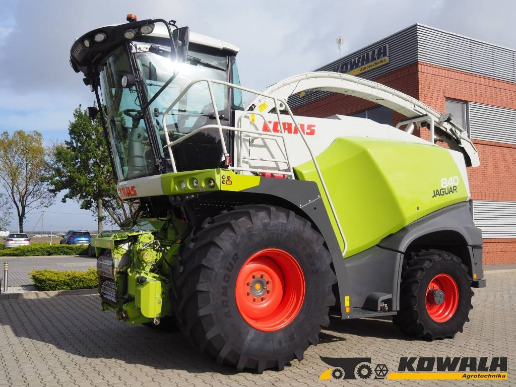 Claas Jaguar 840 4x4 - Pašarų kombainas: foto 1 Claas Jaguar 840 4x4 - Pašarų kombainas: foto 1