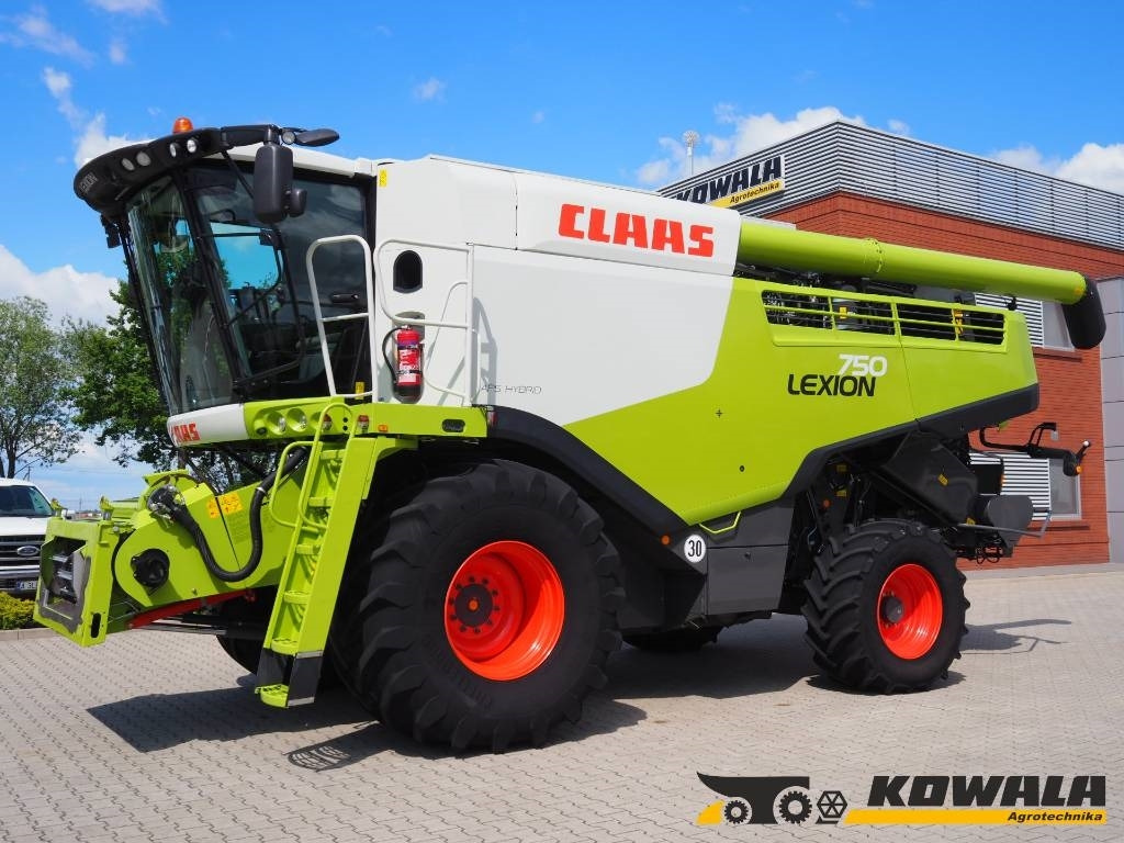 Claas Lexion 750 GPS + V930 - Derliaus nuėmimo kombainas: foto 1 Claas Lexion 750 GPS + V930 - Derliaus nuėmimo kombainas: foto 1