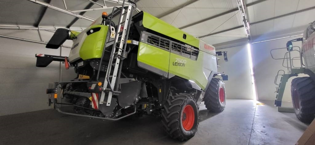 Claas Lexion 7500 + V930 - Derliaus nuėmimo kombainas: foto 4 Claas Lexion 7500 + V930 - Derliaus nuėmimo kombainas: foto 4
