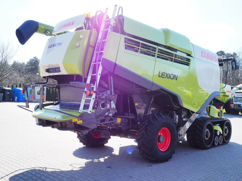 Claas Lexion 750TT GPS + V930 - Derliaus nuėmimo kombainas: foto 3 Claas Lexion 750TT GPS + V930 - Derliaus nuėmimo kombainas: foto 3
