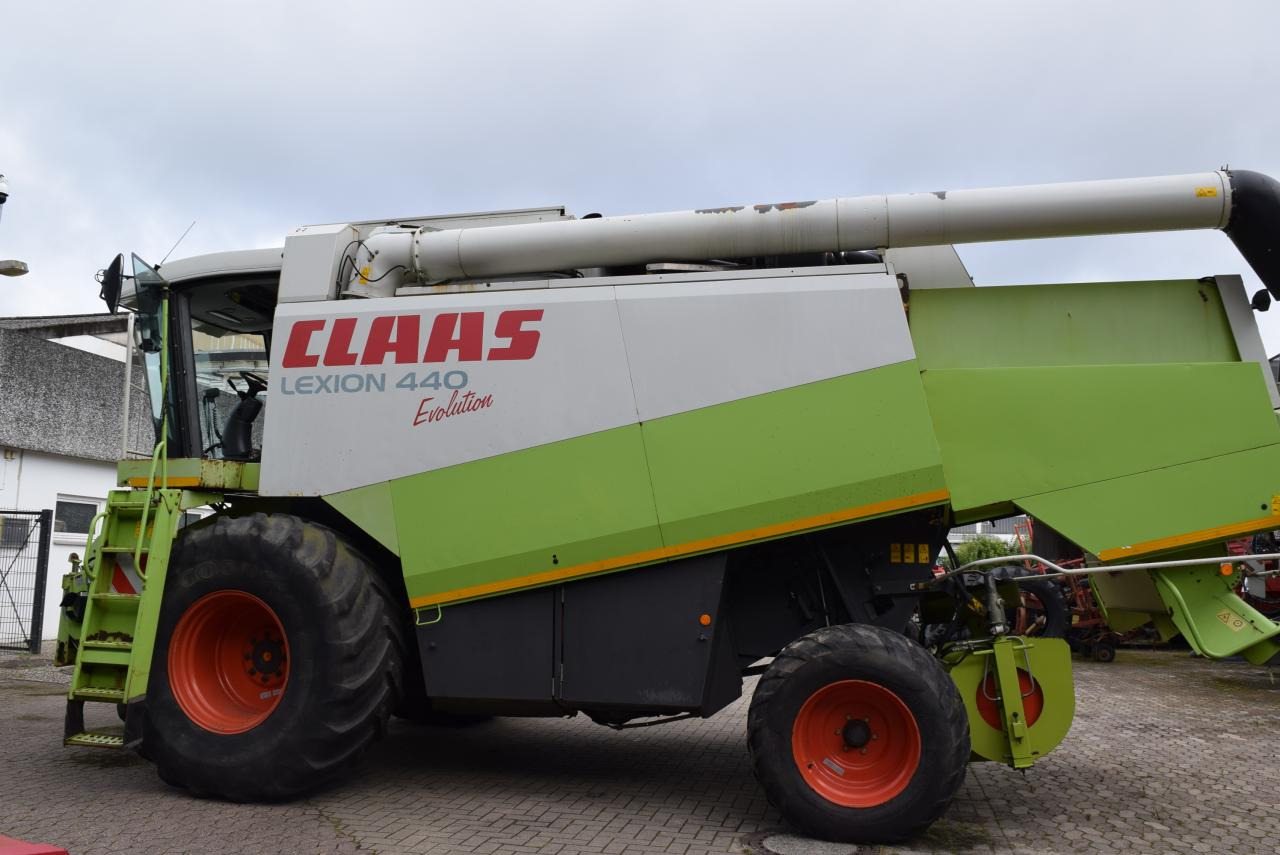 CLAAS Lexion 440 Evolution - Derliaus nuėmimo kombainas: foto 4 CLAAS Lexion 440 Evolution - Derliaus nuėmimo kombainas: foto 4