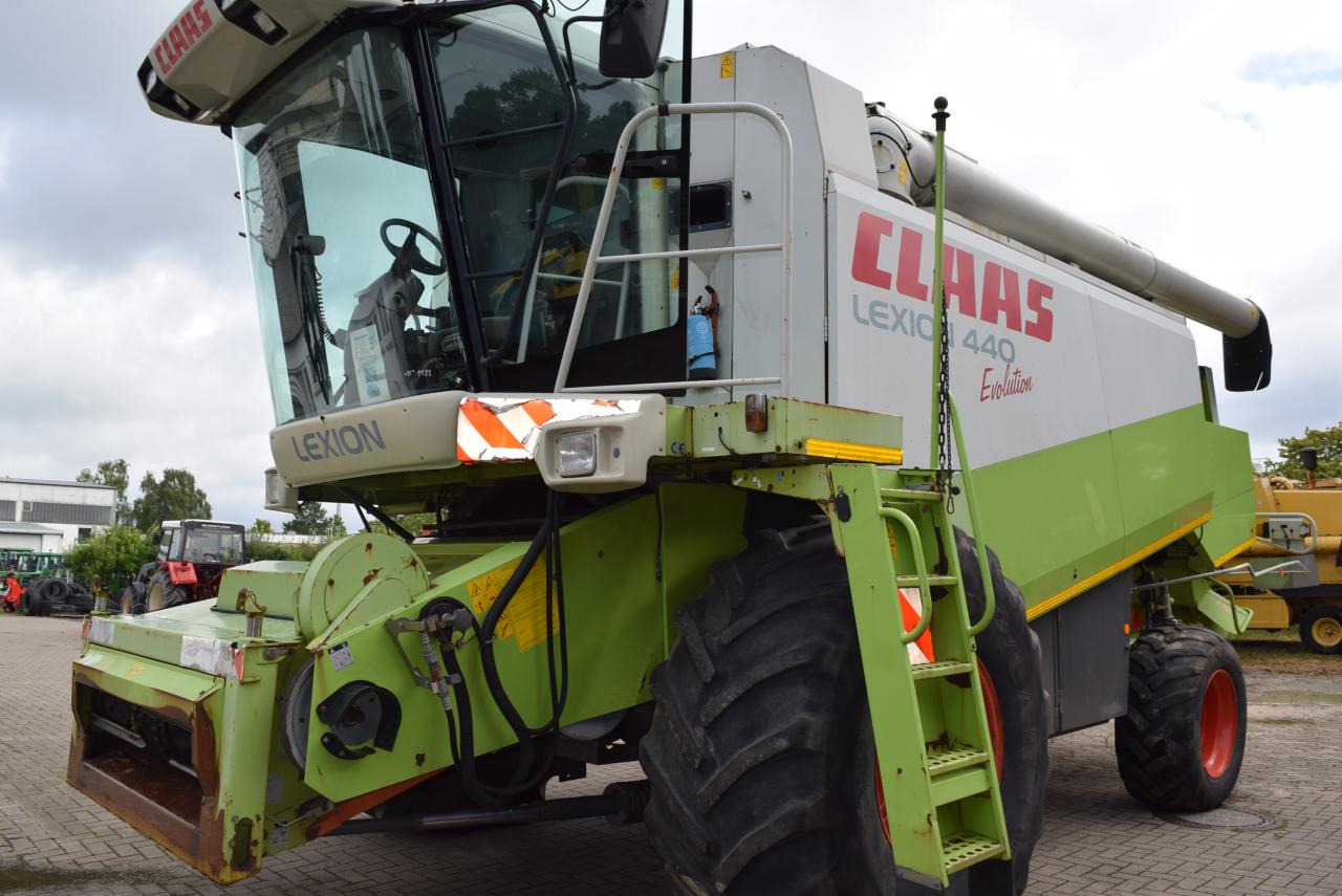 CLAAS Lexion 440 Evolution - Derliaus nuėmimo kombainas: foto 2 CLAAS Lexion 440 Evolution - Derliaus nuėmimo kombainas: foto 2