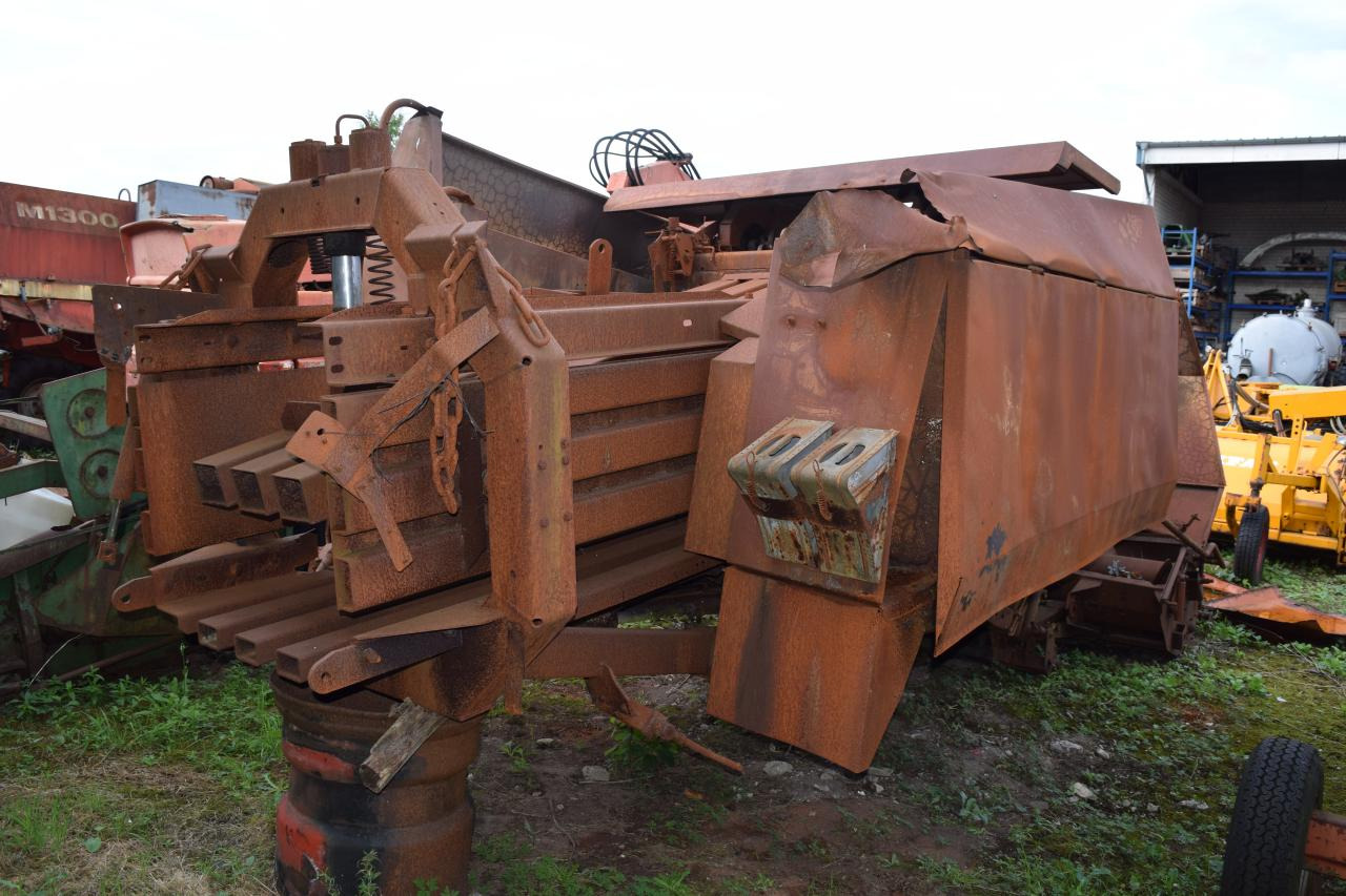 CLAAS Quadrant 1100 *zur Teilevertwertung* - Stačiakampių ryšulių presas: foto 3 CLAAS Quadrant 1100 *zur Teilevertwertung* - Stačiakampių ryšulių presas: foto 3