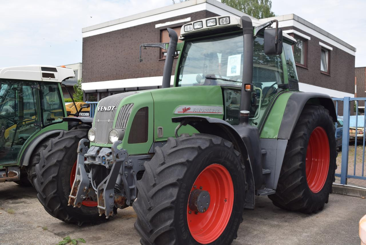 Fendt 712 Vario - Traktorius: foto 1 Fendt 712 Vario - Traktorius: foto 1