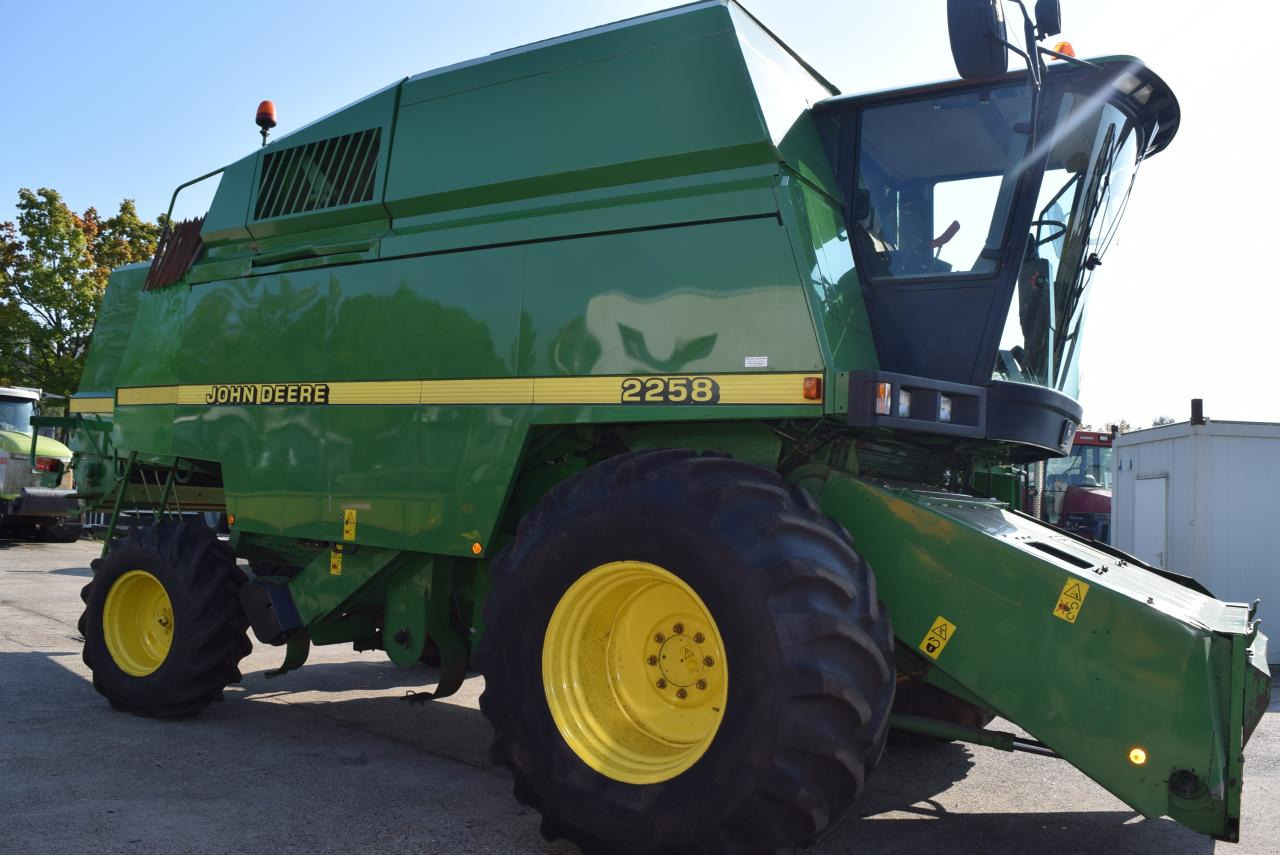 John Deere 2064 - Derliaus nuėmimo kombainas: foto 4 John Deere 2064 - Derliaus nuėmimo kombainas: foto 4