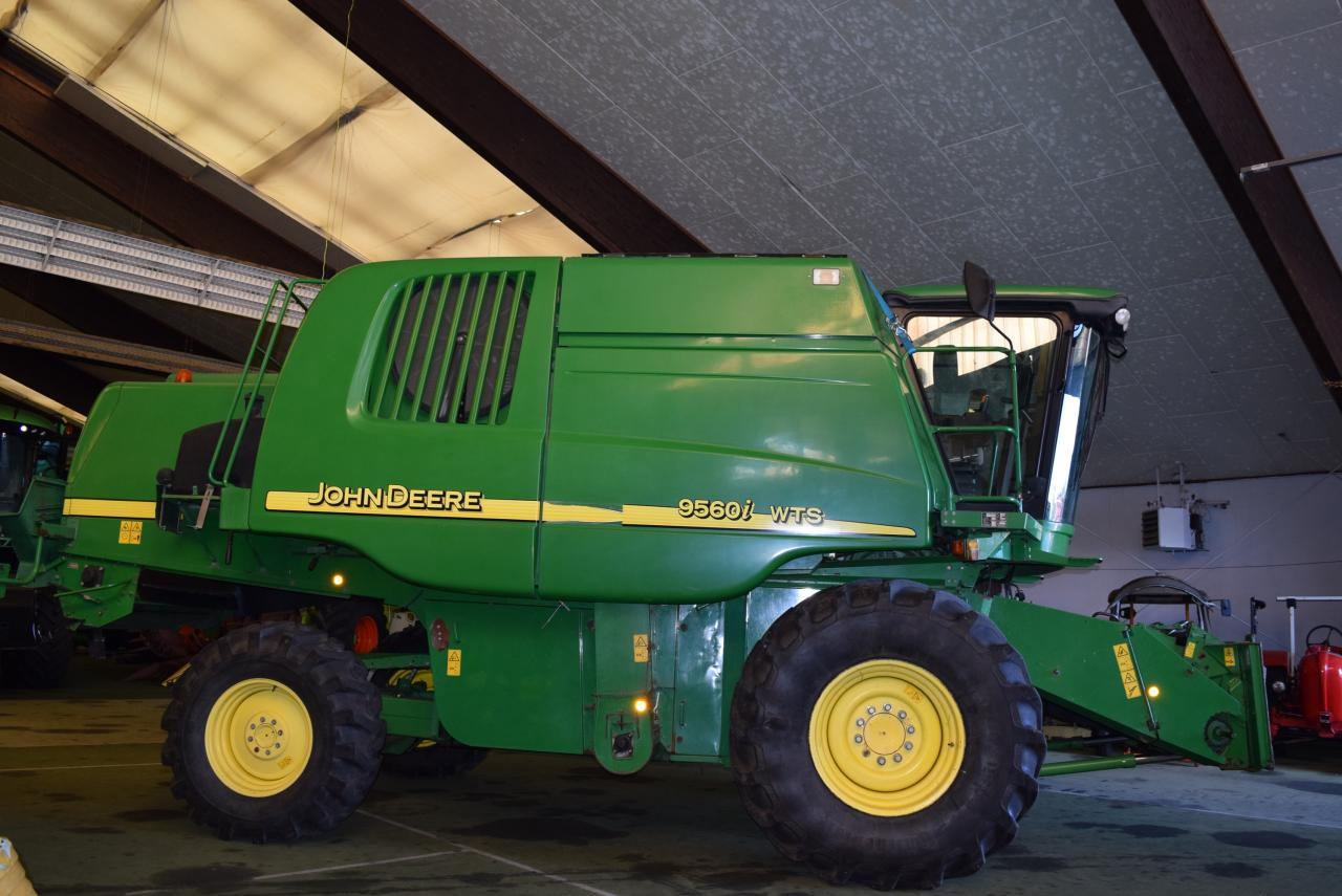 John Deere 9560 i WTS - Derliaus nuėmimo kombainas: foto 3 John Deere 9560 i WTS - Derliaus nuėmimo kombainas: foto 3