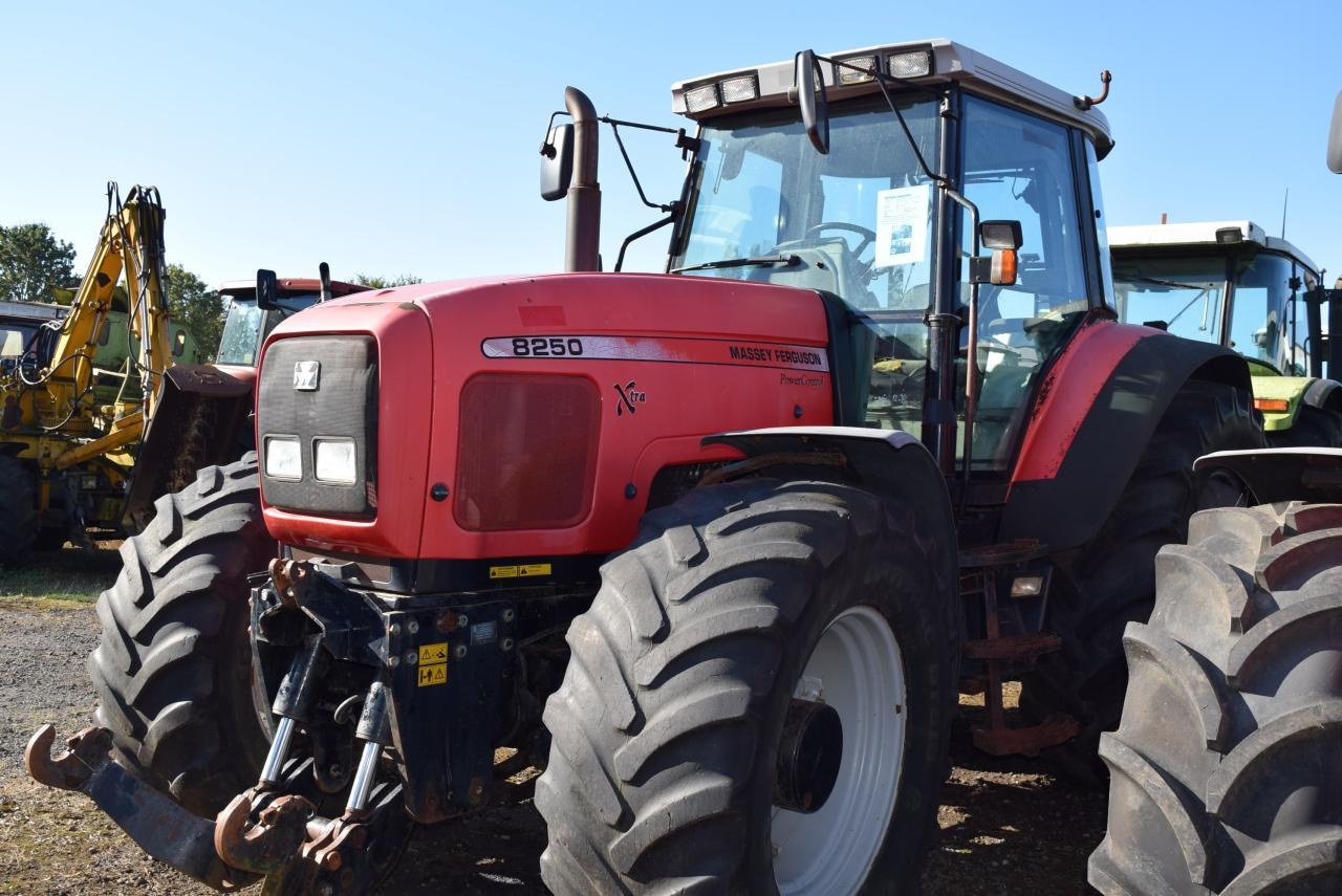 Massey Ferguson MF 8250 - Traktorius: foto 2 Massey Ferguson MF 8250 - Traktorius: foto 2