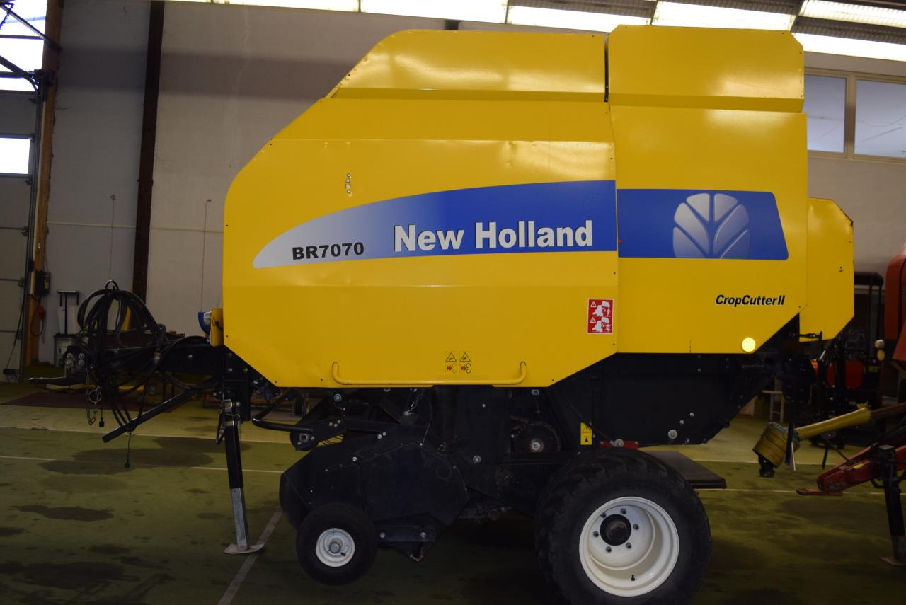 New Holland BR 7070 Crop Cutter II - Ruloninis presas: foto 2 New Holland BR 7070 Crop Cutter II - Ruloninis presas: foto 2