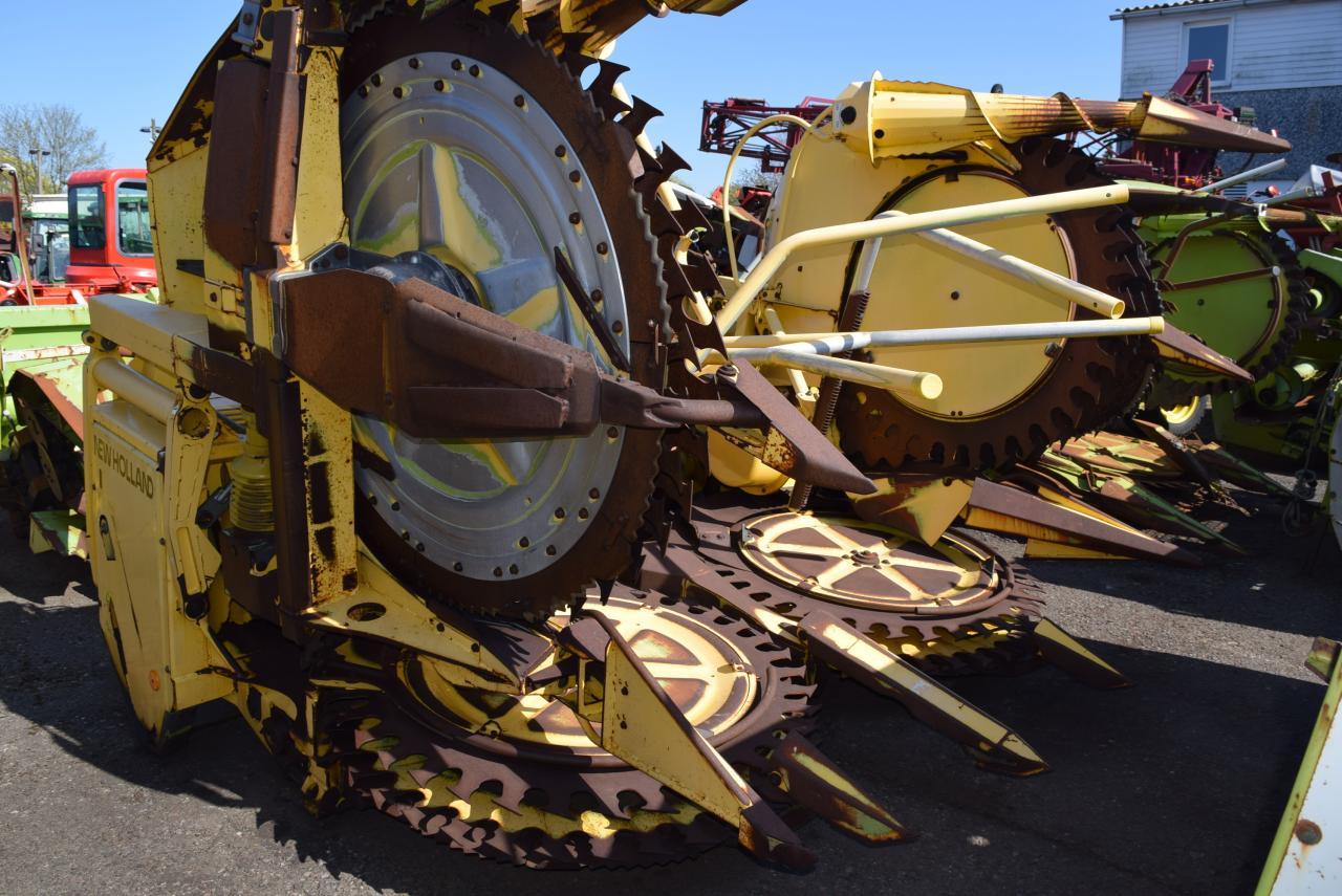 New Holland RI 600 *Maisgebiss* - Kukurūzų pjaunamoji: foto 1 New Holland RI 600 *Maisgebiss* - Kukurūzų pjaunamoji: foto 1