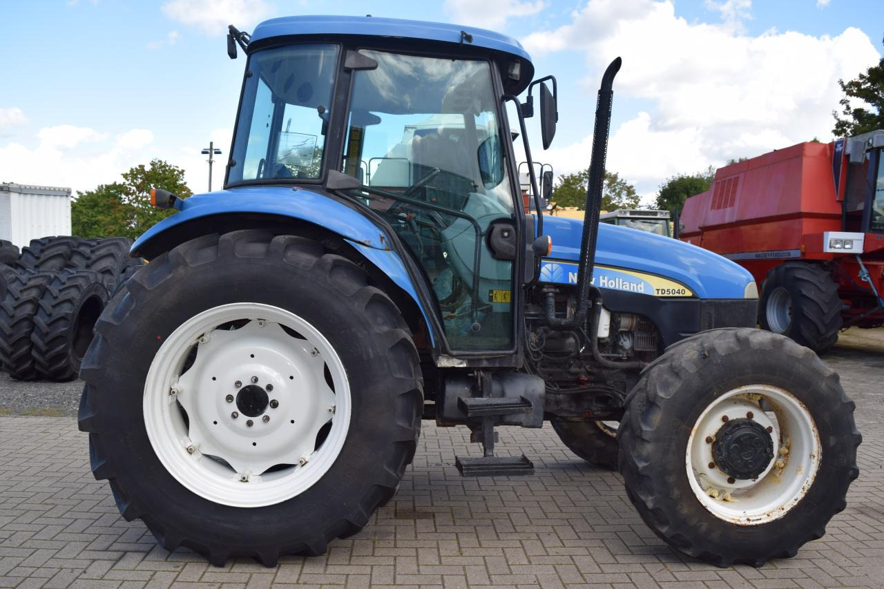 New Holland TD 5040 - Traktorius: foto 2 New Holland TD 5040 - Traktorius: foto 2