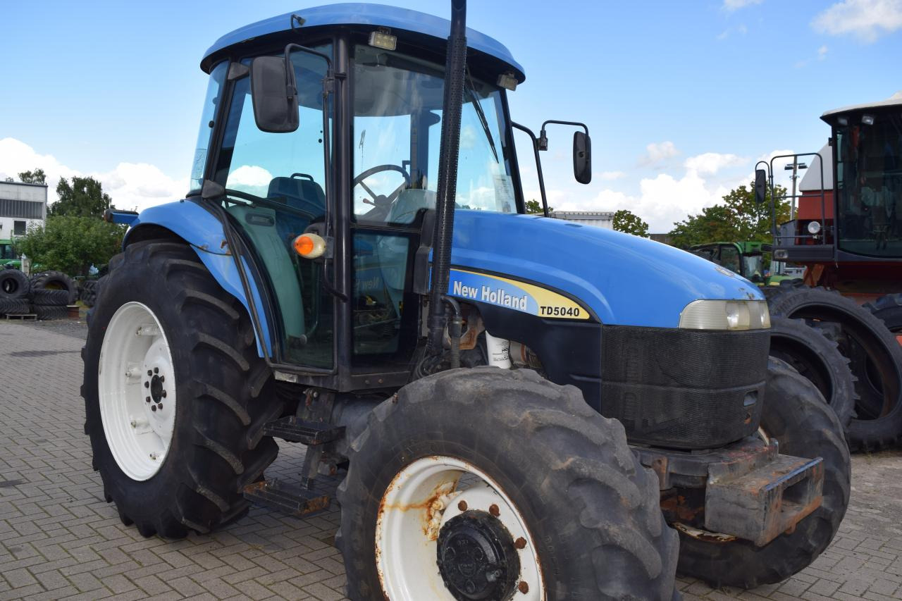 New Holland TD 5040 - Traktorius: foto 3 New Holland TD 5040 - Traktorius: foto 3