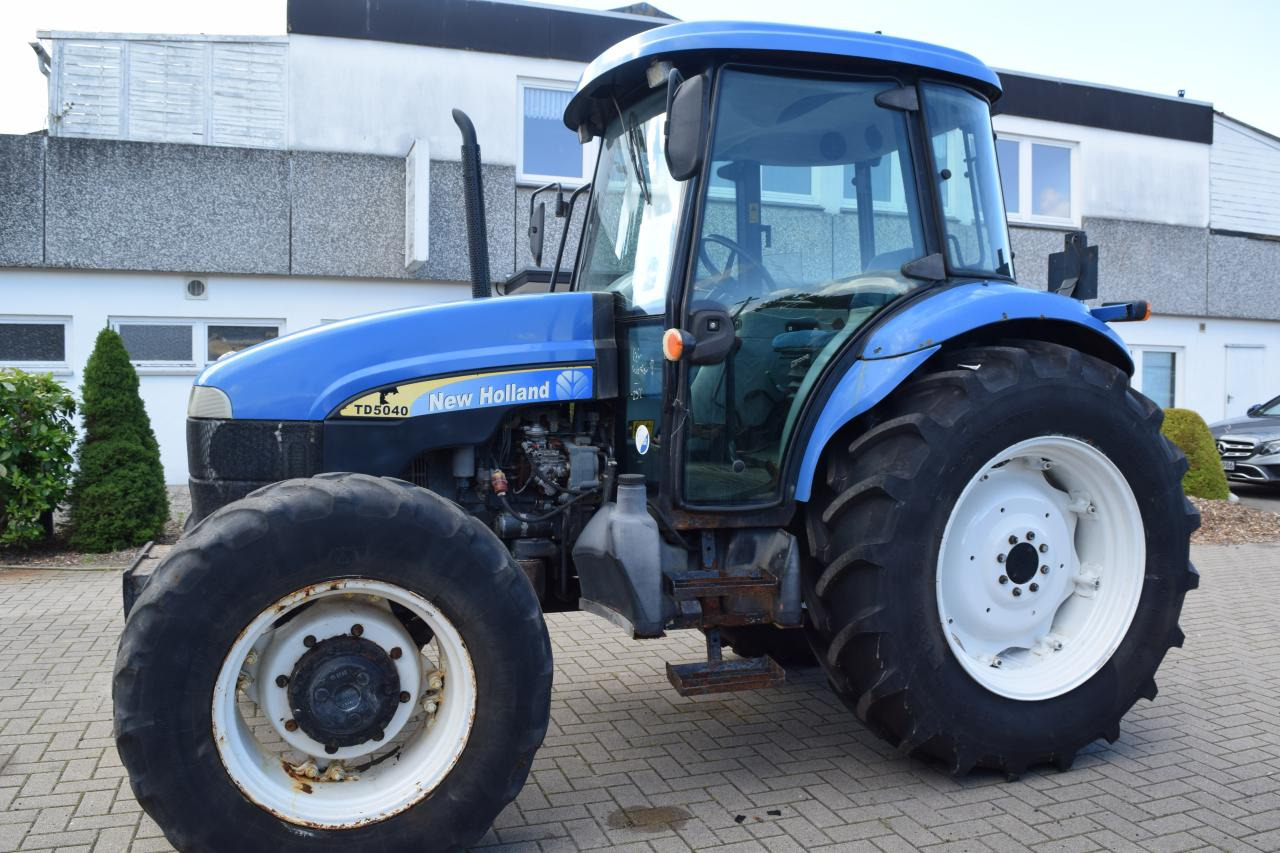New Holland TD 5040 - Traktorius: foto 1 New Holland TD 5040 - Traktorius: foto 1