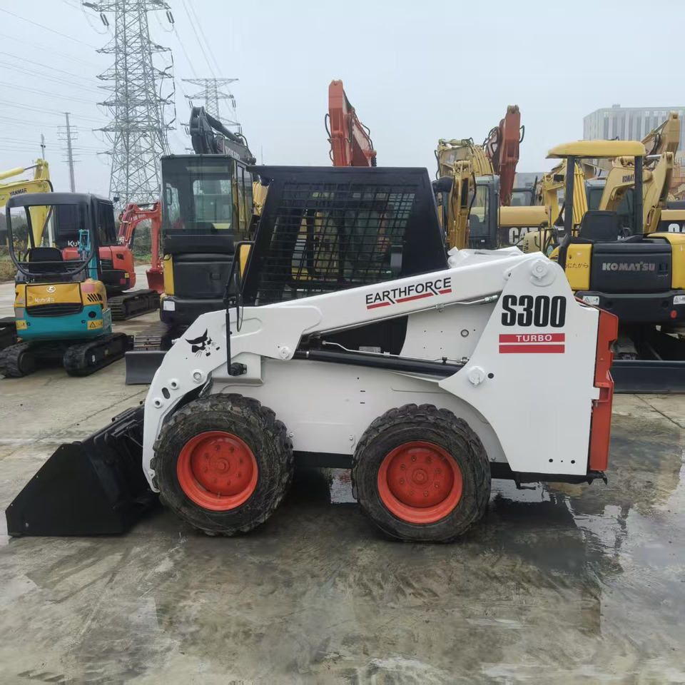 Bobcat S300 - Mini krautuvas: foto 1 Bobcat S300 - Mini krautuvas: foto 1
