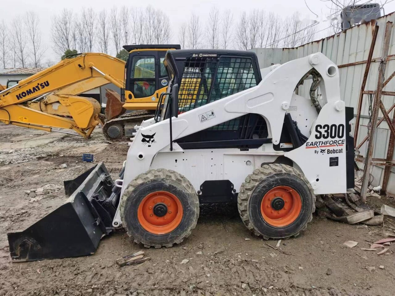 Bobcat S300 - Mini krautuvas: foto 5 Bobcat S300 - Mini krautuvas: foto 5