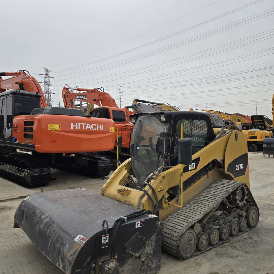 CATERPILLAR 277C - Mini krautuvas: foto 4 CATERPILLAR 277C - Mini krautuvas: foto 4