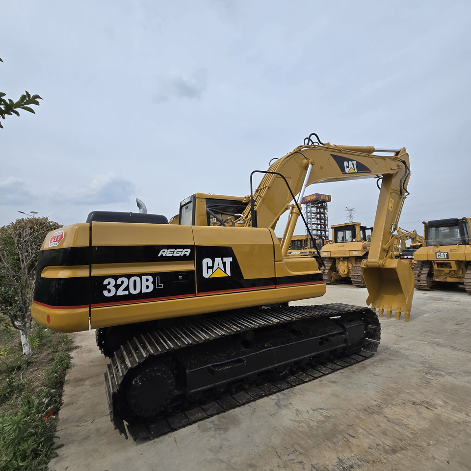 CATERPILLAR 320BL - Vikšrinis ekskavatorius: foto 4 CATERPILLAR 320BL - Vikšrinis ekskavatorius: foto 4