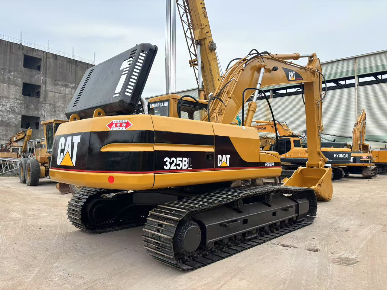 CATERPILLAR 325B - Vikšrinis ekskavatorius: foto 1 CATERPILLAR 325B - Vikšrinis ekskavatorius: foto 1