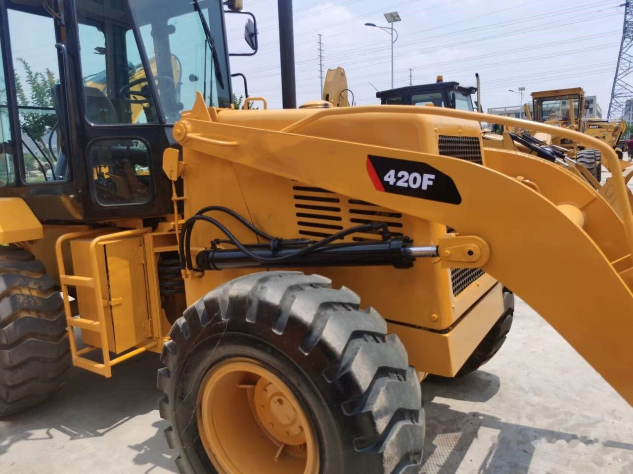 Caterpillar 420F - Ekskavatorius-krautuvas: foto 1 Caterpillar 420F - Ekskavatorius-krautuvas: foto 1