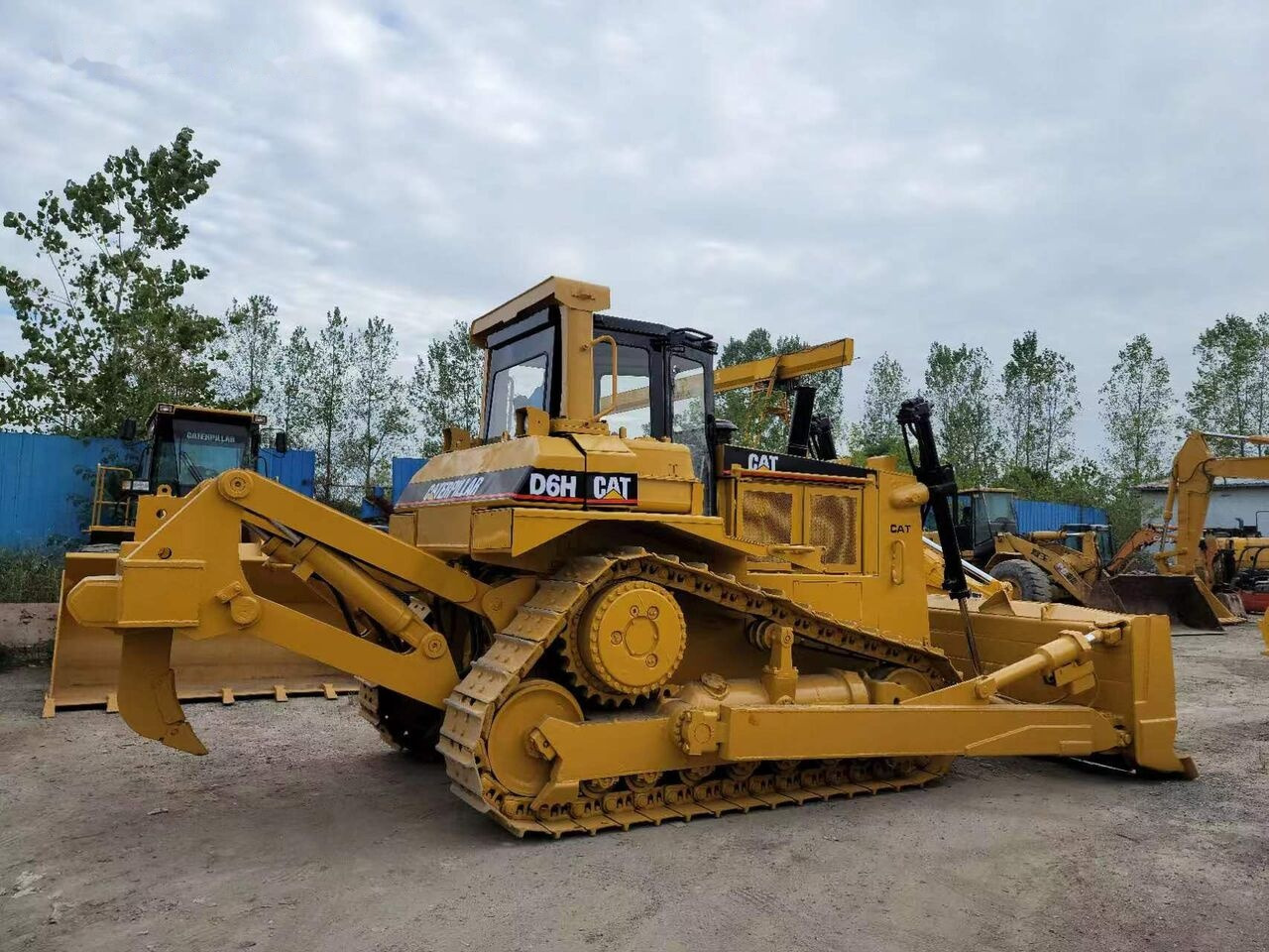 Caterpillar D6H - Buldozeris: foto 1 Caterpillar D6H - Buldozeris: foto 1