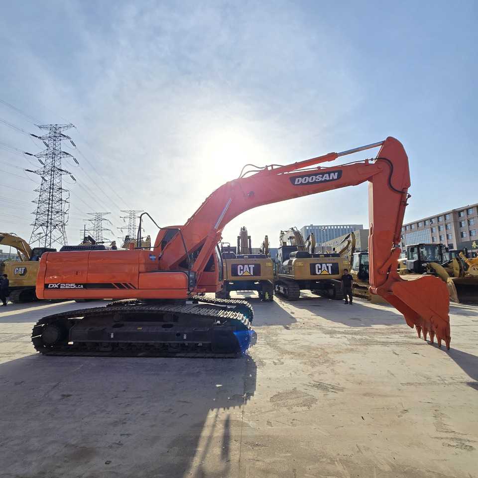 DOOSAN DX225LCA - Vikšrinis ekskavatorius: foto 2 DOOSAN DX225LCA - Vikšrinis ekskavatorius: foto 2