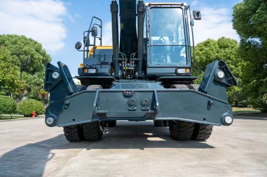 HYUNDAI HW210 - Ratinis ekskavatorius: foto 4 HYUNDAI HW210 - Ratinis ekskavatorius: foto 4