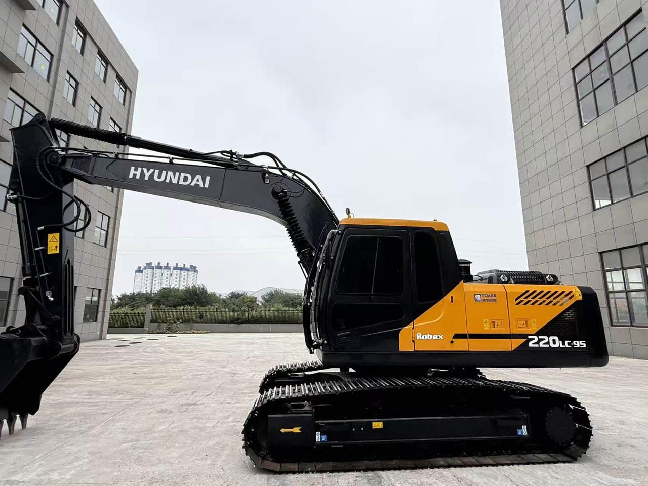 HYUNDAI R220LC-9S - Vikšrinis ekskavatorius: foto 1 HYUNDAI R220LC-9S - Vikšrinis ekskavatorius: foto 1