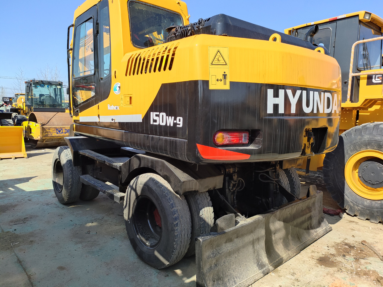 Hyundai R150W-9 - Ratinis ekskavatorius: foto 2 Hyundai R150W-9 - Ratinis ekskavatorius: foto 2