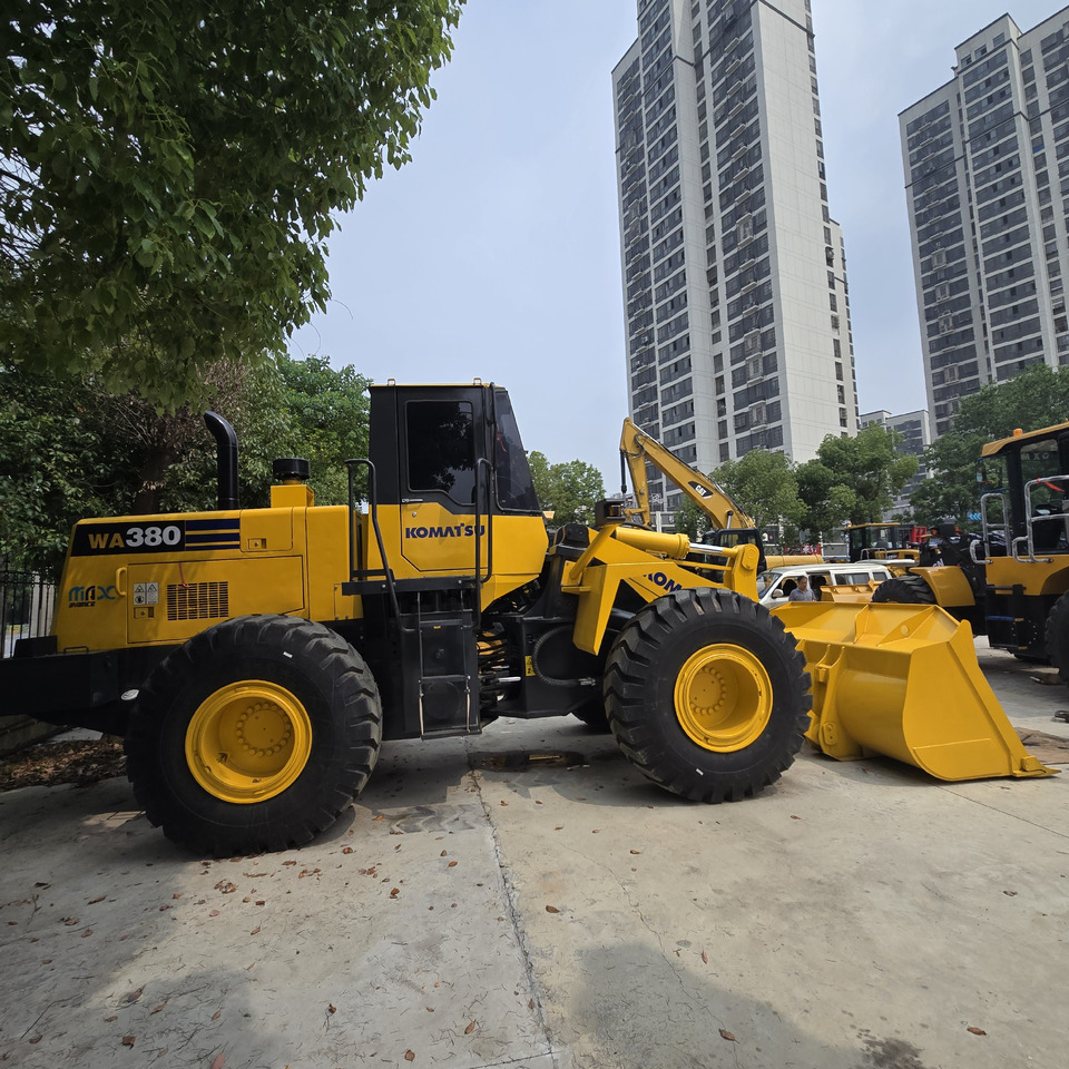 KOMATSU WA380 - Ratinis krautuvas: foto 1 KOMATSU WA380 - Ratinis krautuvas: foto 1