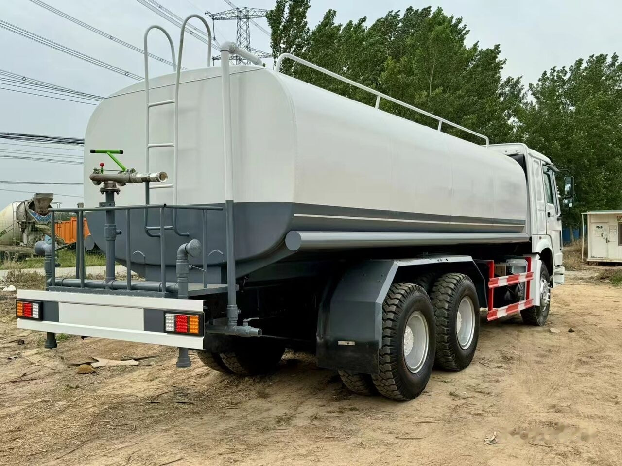 Sinotruk Howo 6*4 20cm³ - Komunalinė/ Specializuota technika: foto 5 Sinotruk Howo 6*4 20cm³ - Komunalinė/ Specializuota technika: foto 5