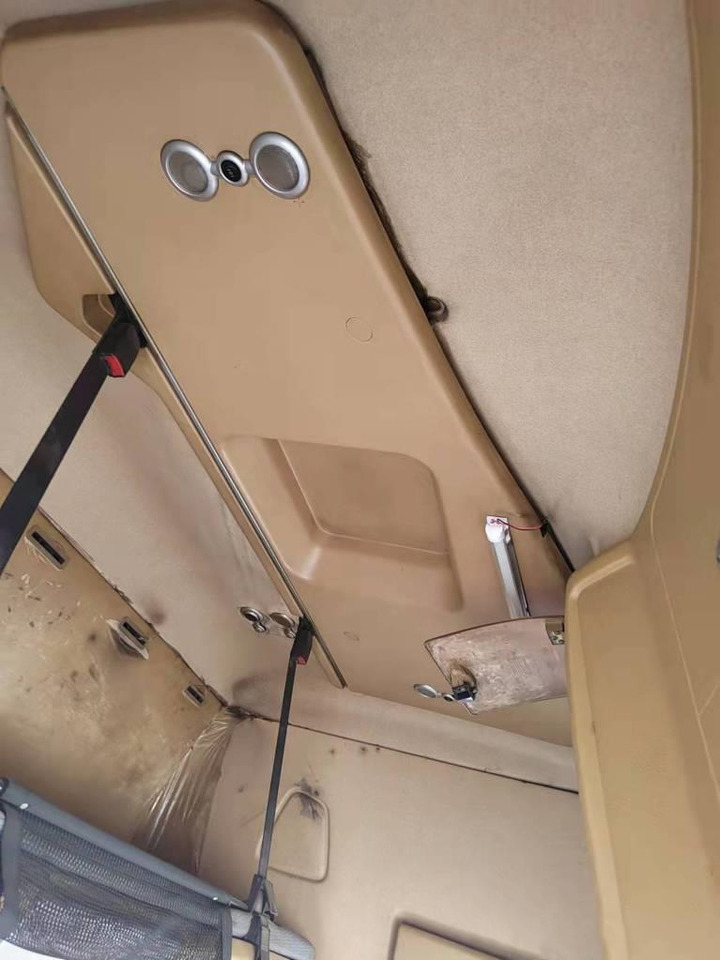 Savivartis sunkvežimis SINOTRUK A7 6x4: foto 8