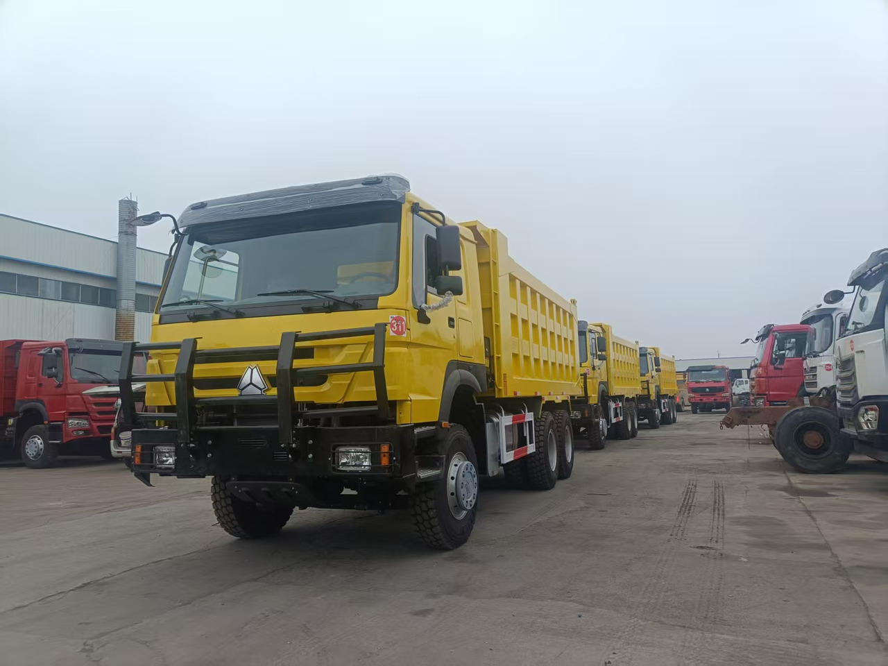 SINOTRUK HOWO 6x4 - Savivartis sunkvežimis: foto 4 SINOTRUK HOWO 6x4 - Savivartis sunkvežimis: foto 4