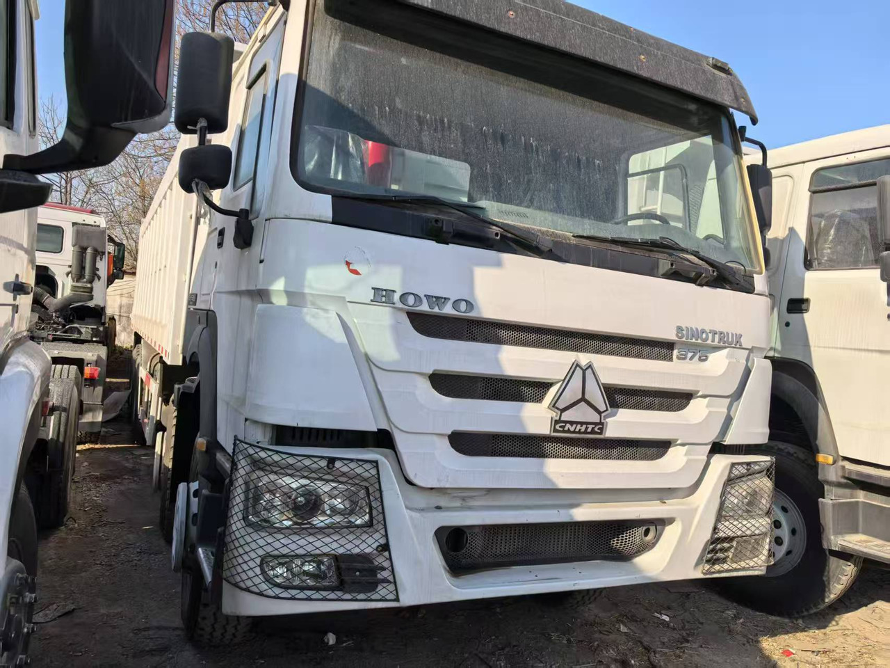 SINOTRUK HOWO 8x4 - Savivartis sunkvežimis: foto 1 SINOTRUK HOWO 8x4 - Savivartis sunkvežimis: foto 1