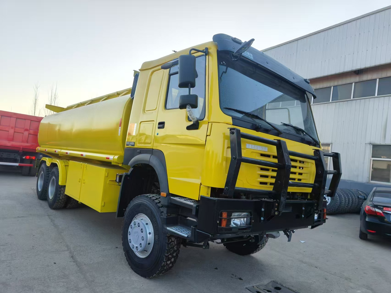 SINOTRUK HOWO - Autocisterna: foto 1 SINOTRUK HOWO - Autocisterna: foto 1