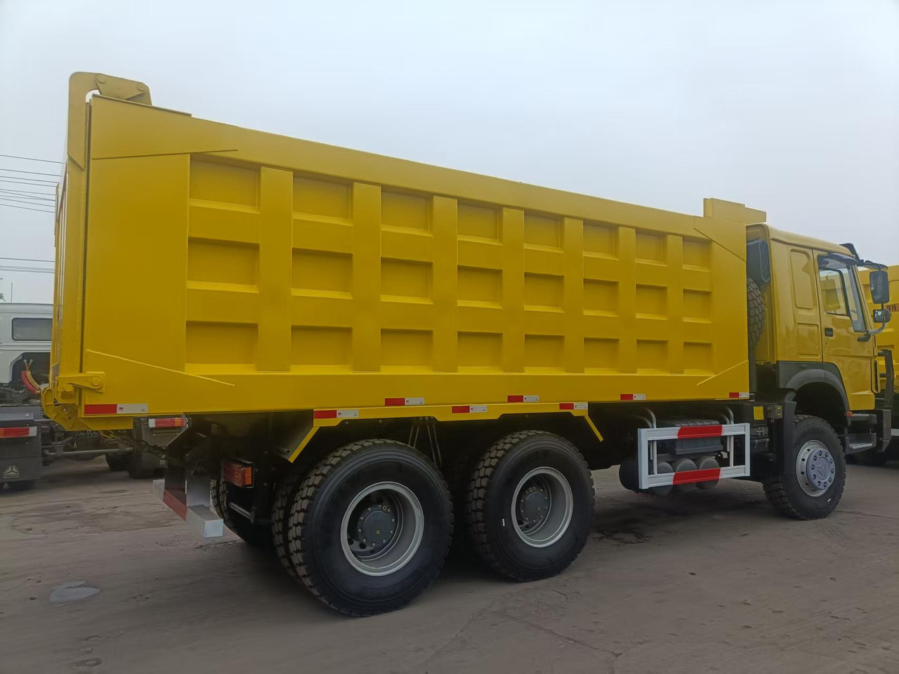SINOTRUK HOWO - Savivartis sunkvežimis: foto 4 SINOTRUK HOWO - Savivartis sunkvežimis: foto 4