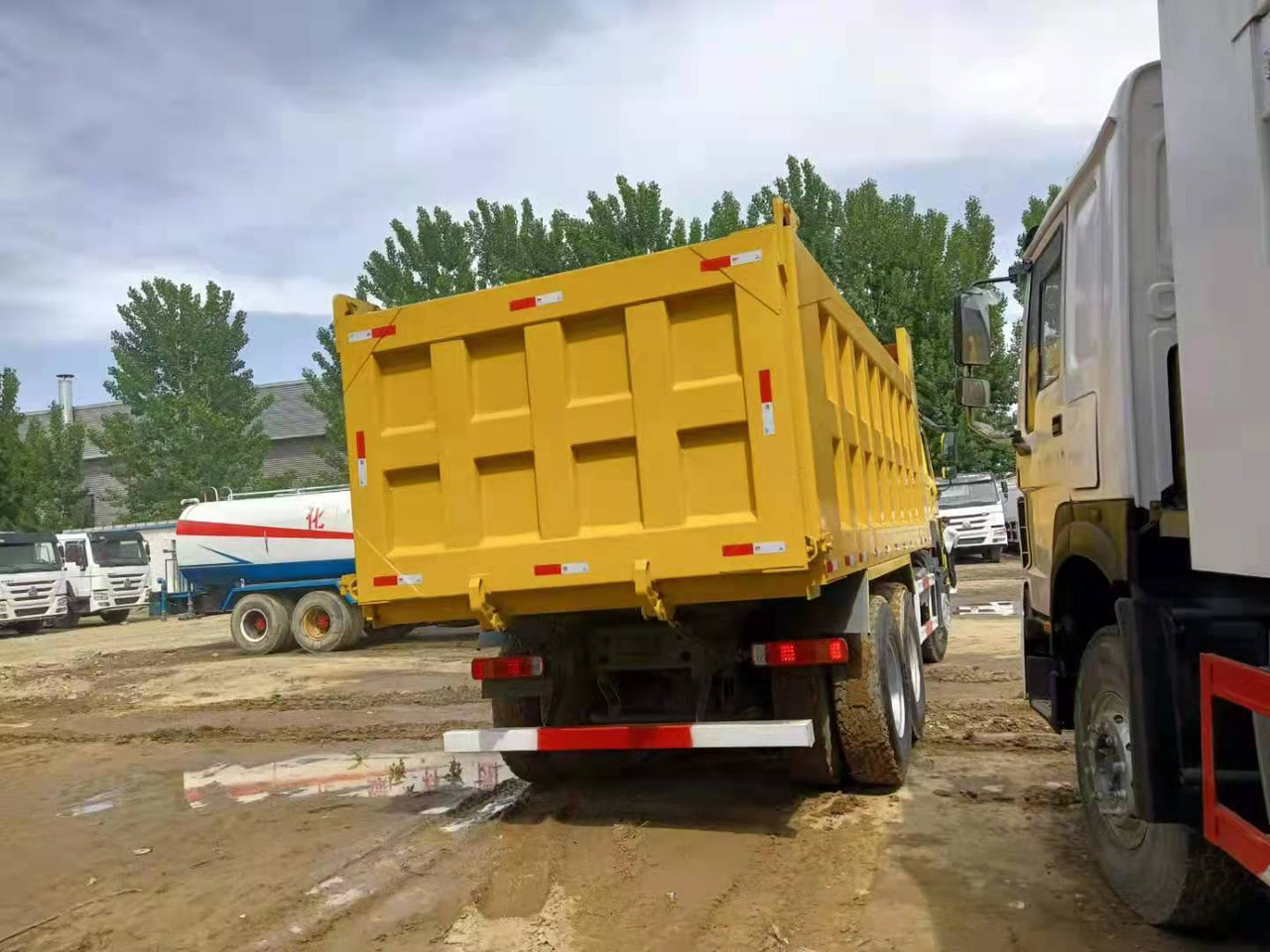 SINOTRUK HOWO - Savivartis sunkvežimis: foto 1 SINOTRUK HOWO - Savivartis sunkvežimis: foto 1