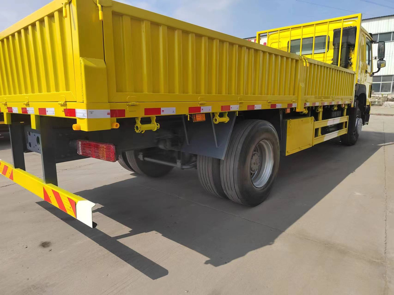 SINOTRUK HOWO - Savivartis sunkvežimis: foto 4 SINOTRUK HOWO - Savivartis sunkvežimis: foto 4