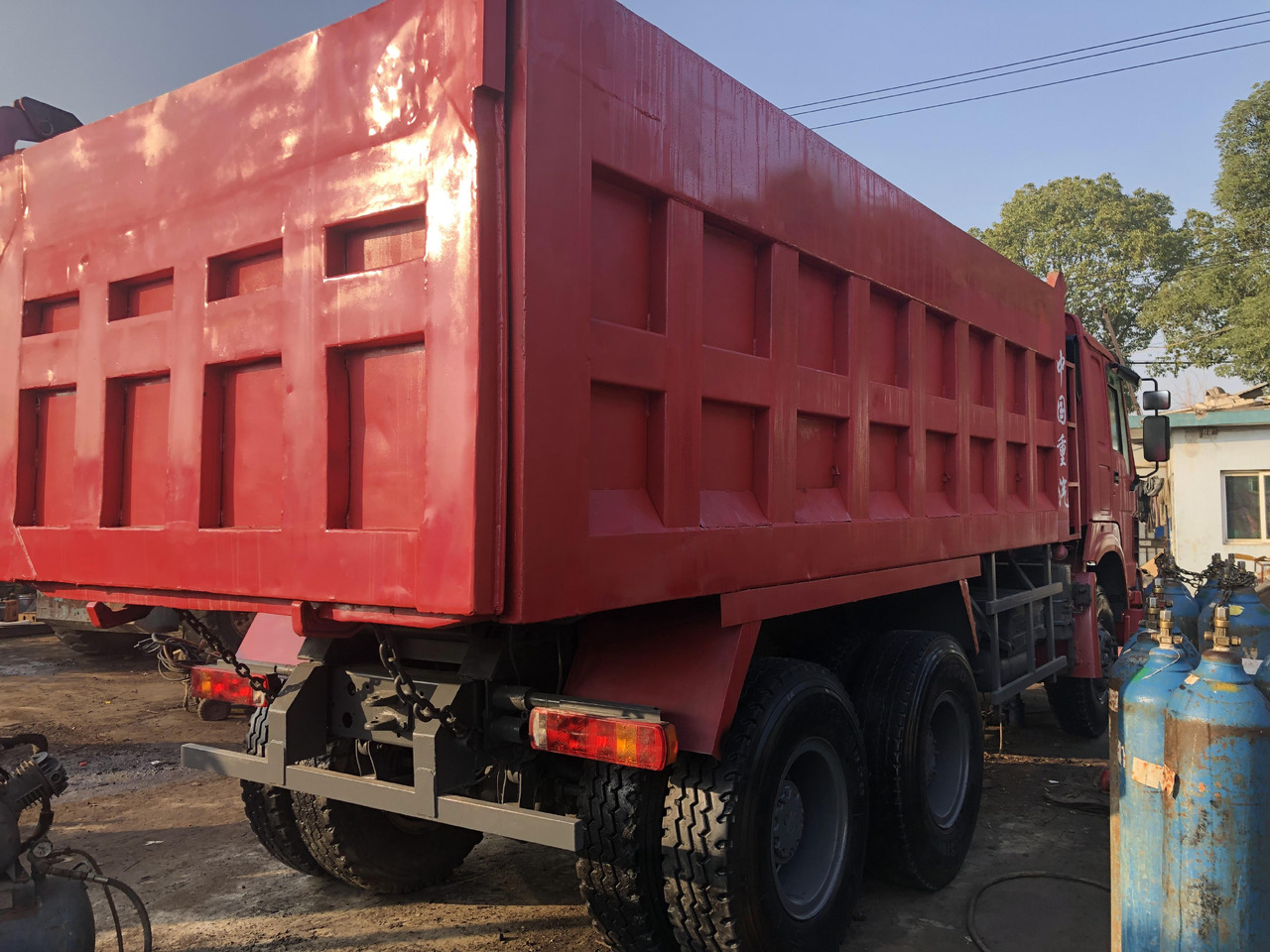 SINOTRUK HOWO - Savivartis sunkvežimis: foto 4 SINOTRUK HOWO - Savivartis sunkvežimis: foto 4