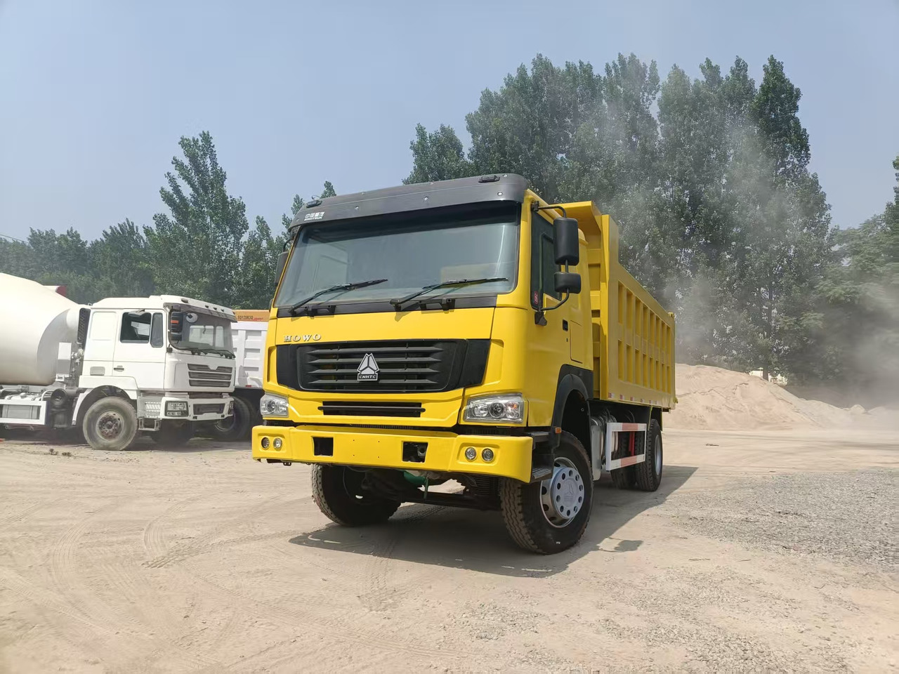 SINOTRUK Howo 4*2 - Savivartis sunkvežimis: foto 2 SINOTRUK Howo 4*2 - Savivartis sunkvežimis: foto 2