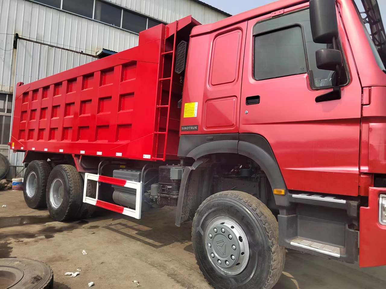 SINOTRUK Howo - Savivartis sunkvežimis: foto 4 SINOTRUK Howo - Savivartis sunkvežimis: foto 4