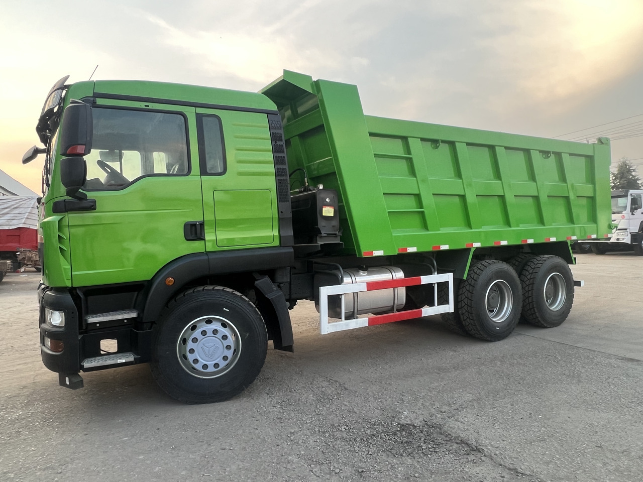 SINOTRUK TX 6x4 - Savivartis sunkvežimis: foto 5 SINOTRUK TX 6x4 - Savivartis sunkvežimis: foto 5